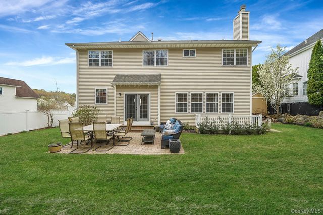 52 Shady View Crossing, Manorville, NY 11949