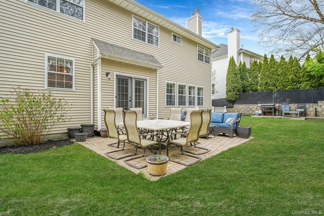 52 Shady View Crossing, Manorville, NY 11949