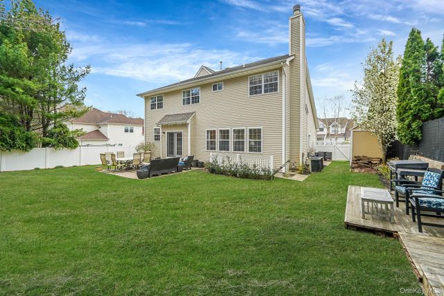52 Shady View Crossing, Manorville, NY 11949