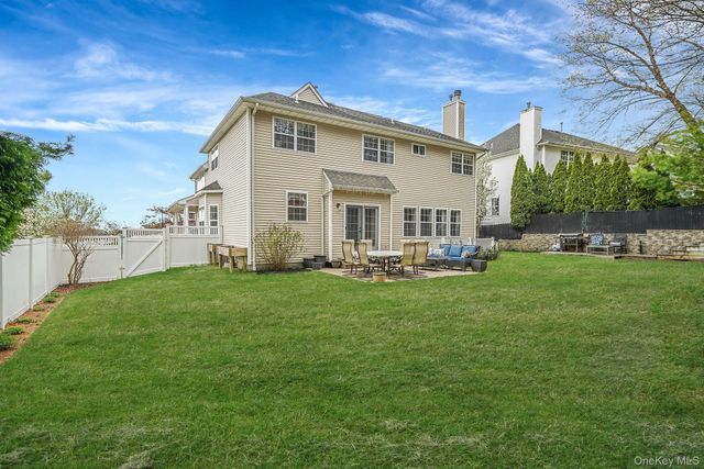 52 Shady View Crossing, Manorville, NY 11949
