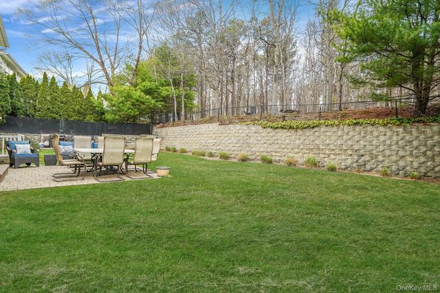 52 Shady View Crossing, Manorville, NY 11949