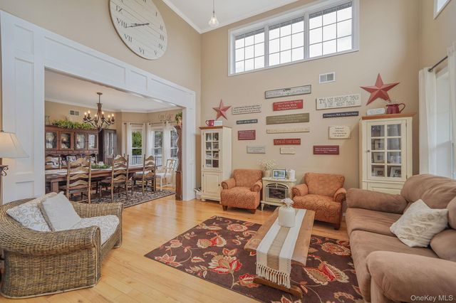 52 Shady View Crossing, Manorville, NY 11949