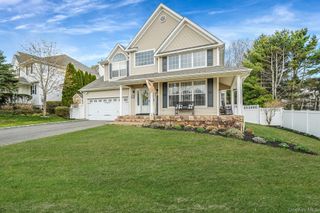 52 Shady View Crossing, Manorville, NY 11949