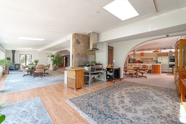 182 County Rd, Plympton, MA 02367