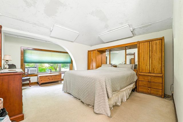 182 County Rd, Plympton, MA 02367