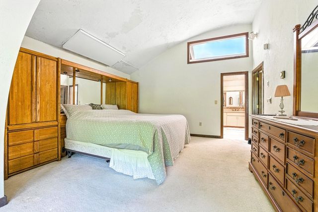 182 County Rd, Plympton, MA 02367