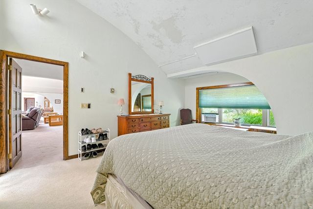 182 County Rd, Plympton, MA 02367