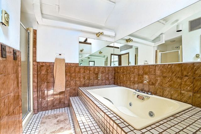 182 County Rd, Plympton, MA 02367