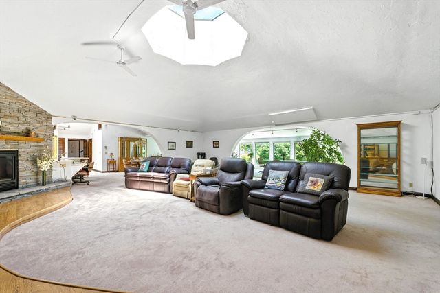 182 County Rd, Plympton, MA 02367