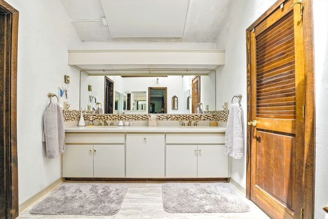 182 County Rd, Plympton, MA 02367