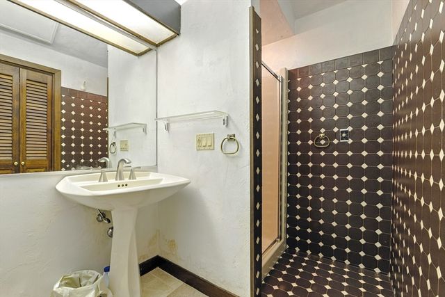 182 County Rd, Plympton, MA 02367
