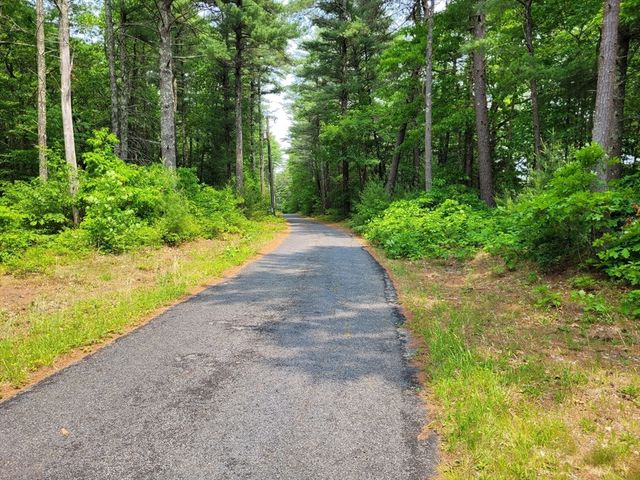 182 County Rd, Plympton, MA 02367