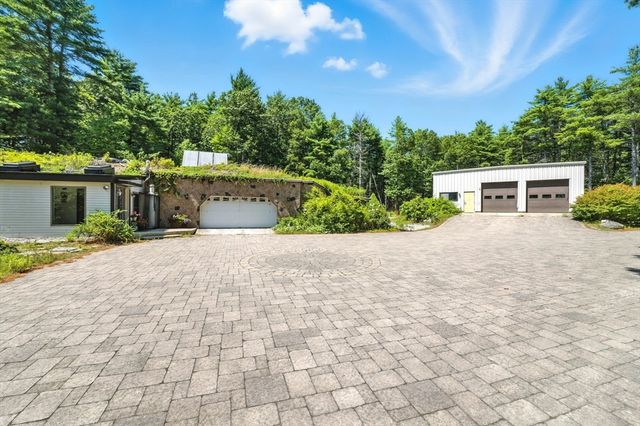182 County Rd, Plympton, MA 02367