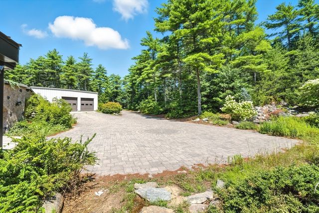 182 County Rd, Plympton, MA 02367
