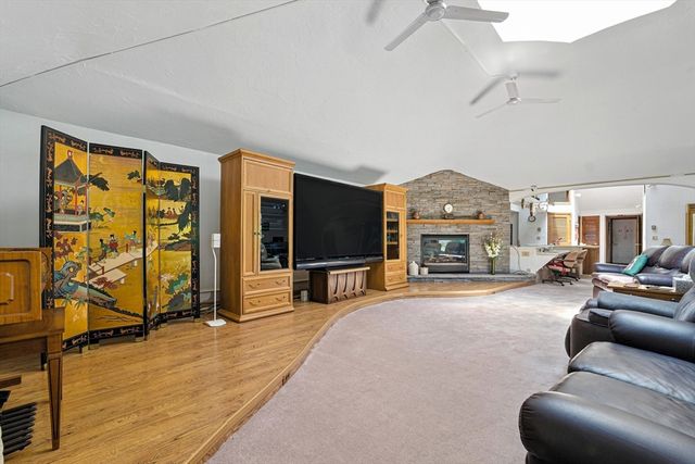 182 County Rd, Plympton, MA 02367