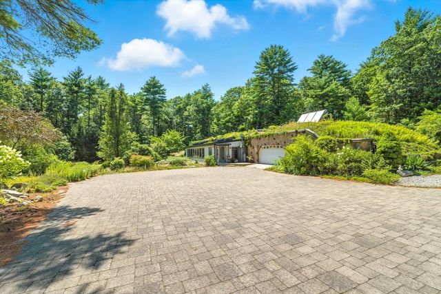 182 County Rd, Plympton, MA 02367