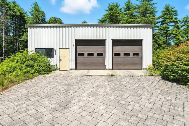 182 County Rd, Plympton, MA 02367
