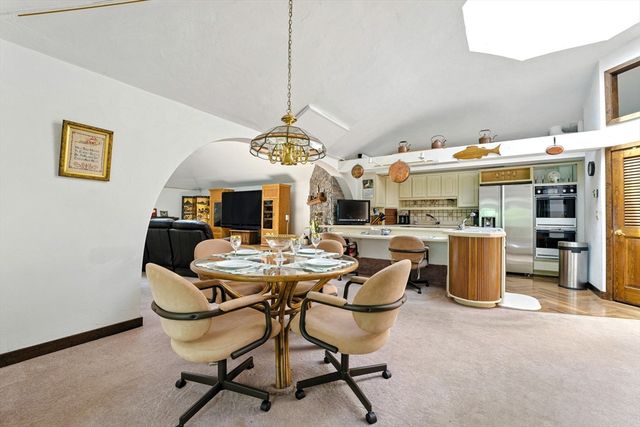 182 County Rd, Plympton, MA 02367