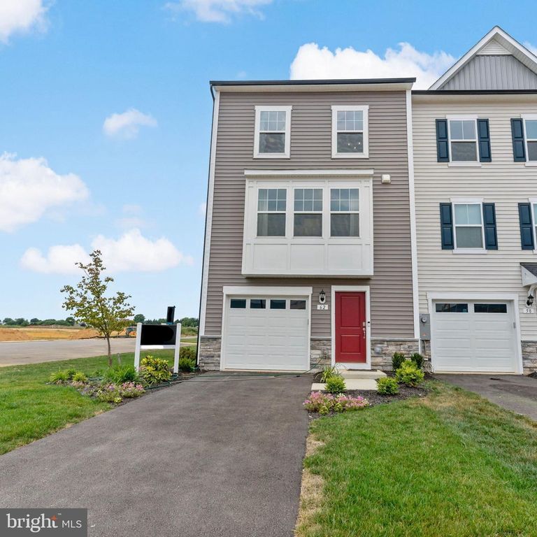 62 ARMISTEAD PL, Charles Town, WV 25414