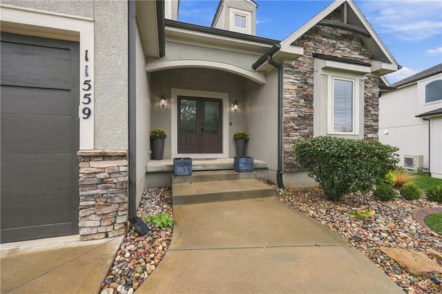 11559 S ROUNDTREE Street, Olathe, KS 66061