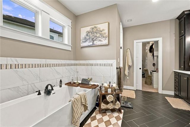 11559 S ROUNDTREE Street, Olathe, KS 66061