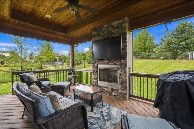 11559 S ROUNDTREE Street, Olathe, KS 66061