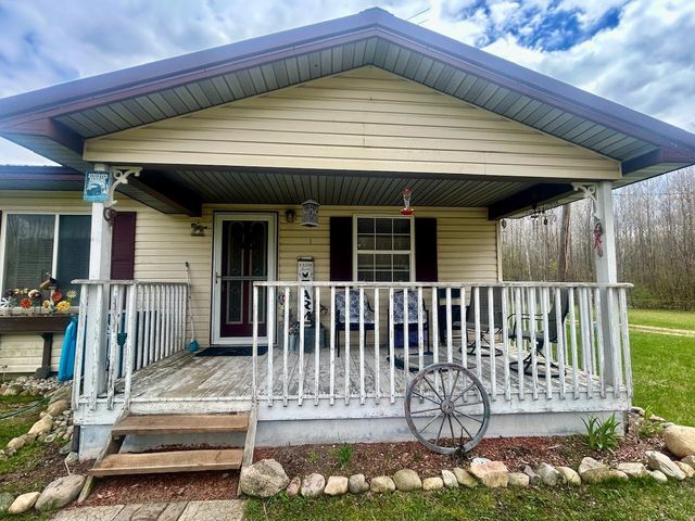 2760 N Three Rivers Road, Gladwin, MI 48624