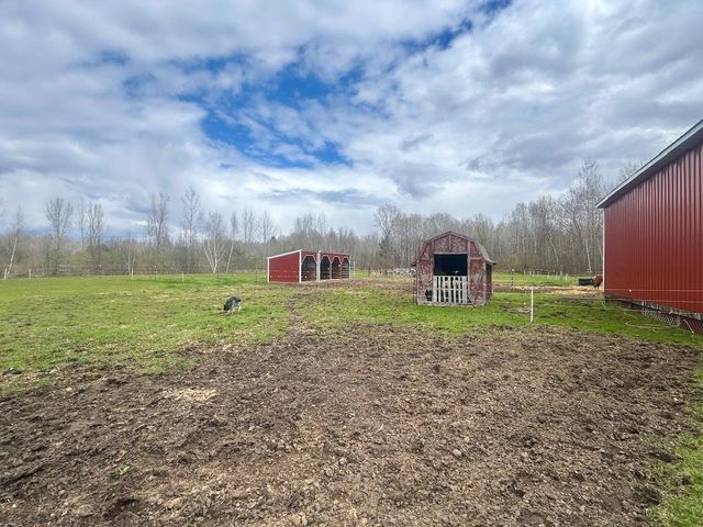 2760 N Three Rivers Road, Gladwin, MI 48624