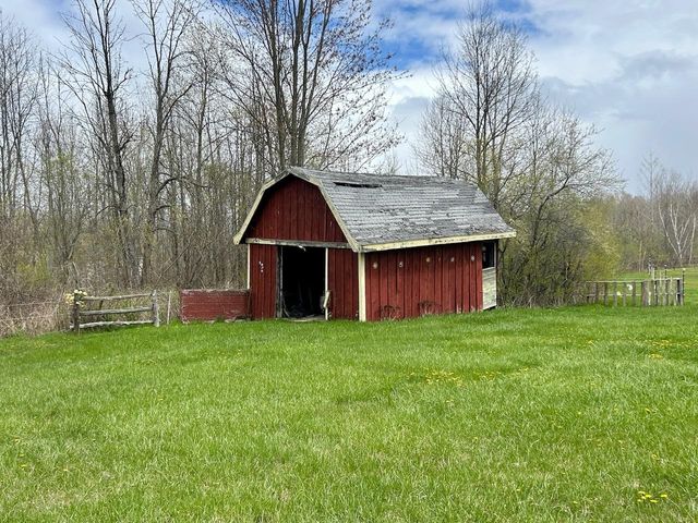 2760 N Three Rivers Road, Gladwin, MI 48624
