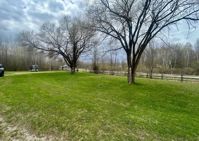 2760 N Three Rivers Road, Gladwin, MI 48624