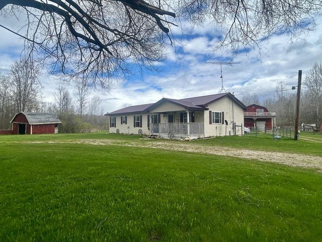 2760 N Three Rivers Road, Gladwin, MI 48624