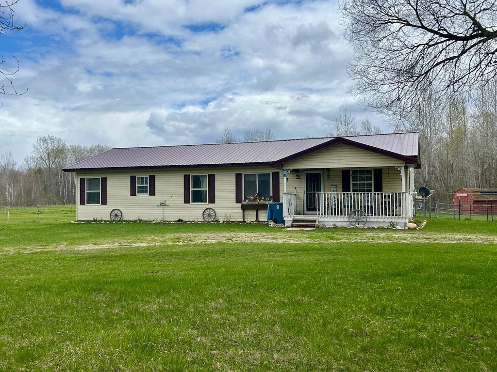 2760 N Three Rivers Road, Gladwin, MI 48624