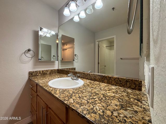 2025 E CAMPBELL Avenue 335, Phoenix, AZ 85016