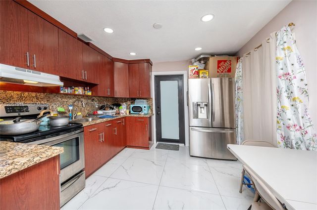 3000 NW 13th st, Miami, FL 33125