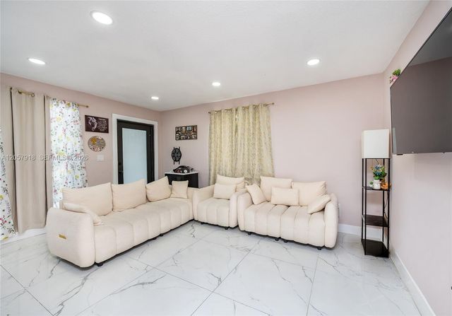 3000 NW 13th st, Miami, FL 33125