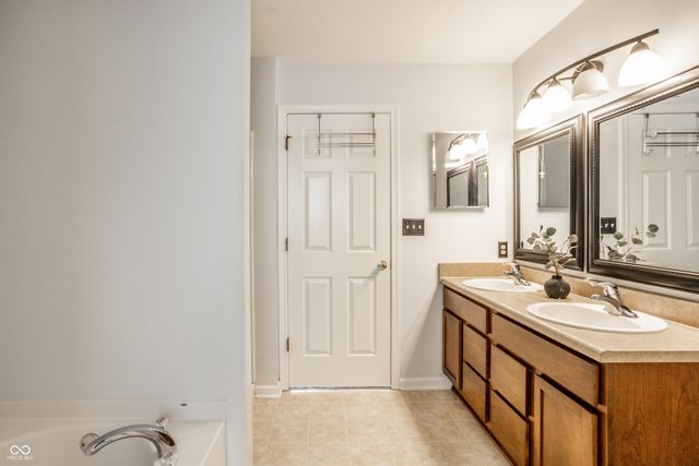 11367 Seabiscuit Drive, Noblesville, IN 46060