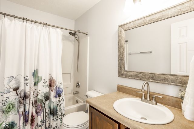 11367 Seabiscuit Drive, Noblesville, IN 46060