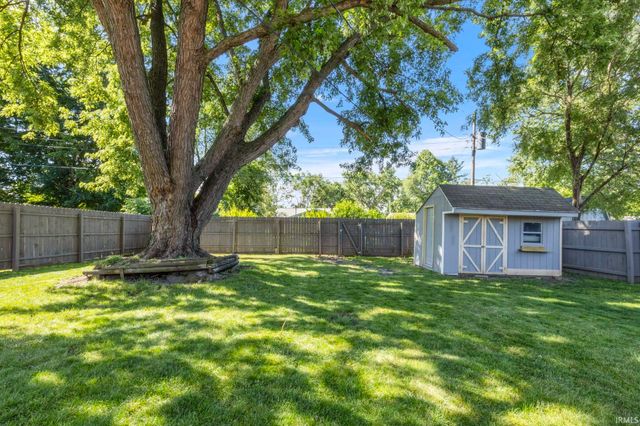 1510 Glenlake Drive, South Bend, IN 46614