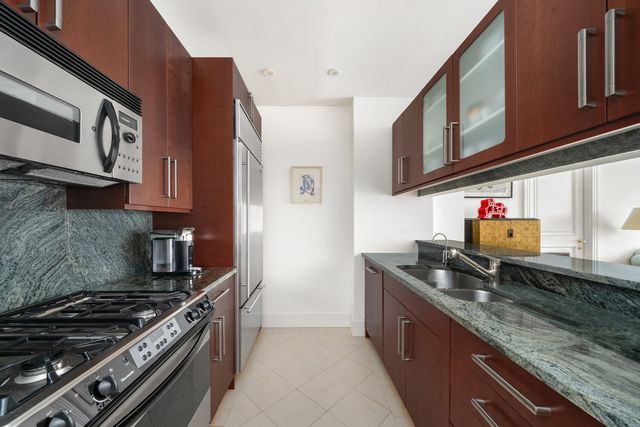 351 E 51st St Apt 11B, New York City, NY 10022