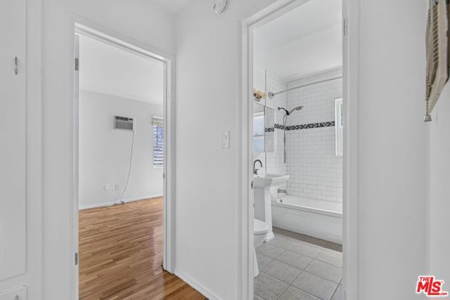 13553 Moorpark Street 1, Los Angeles, CA 91423