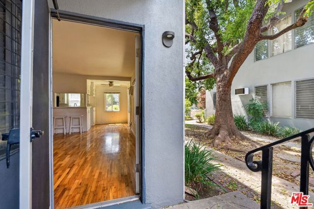 13553 Moorpark Street 1, Los Angeles, CA 91423