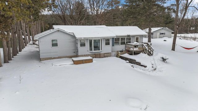 N5015 Fox River Lane, Princeton, WI 54968