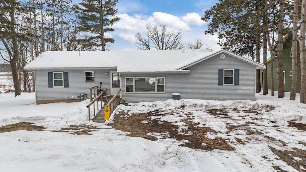 N5015 Fox River Lane, Princeton, WI 54968