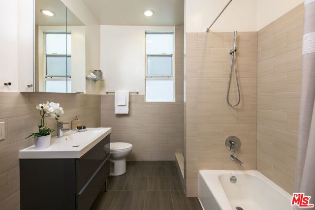 16601 Marquez Avenue 103, Pacific Palisades (los Angeles), CA 90272