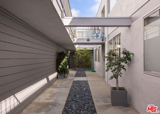 16601 Marquez Avenue 103, Pacific Palisades (los Angeles), CA 90272