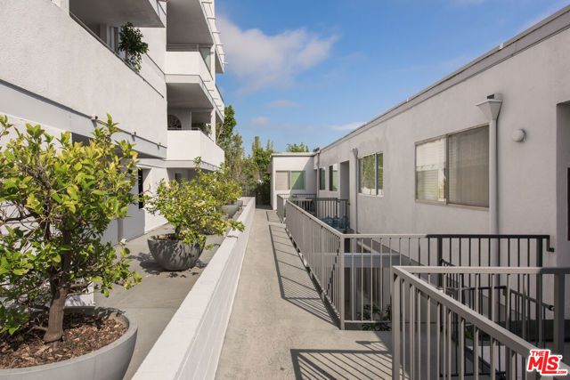 16601 Marquez Avenue 103, Pacific Palisades (los Angeles), CA 90272