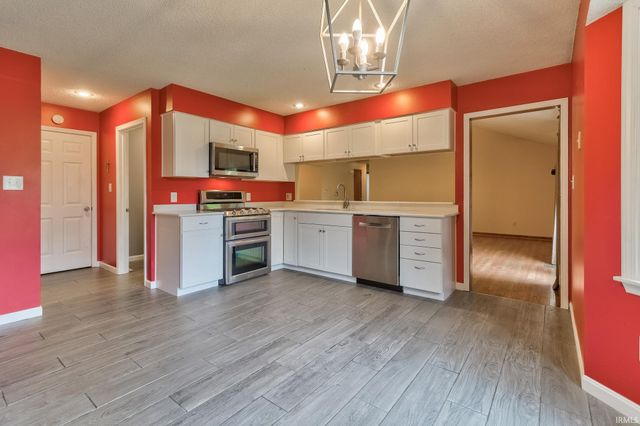 7020 Dove Court, Evansville, IN 47715