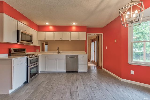 7020 Dove Court, Evansville, IN 47715