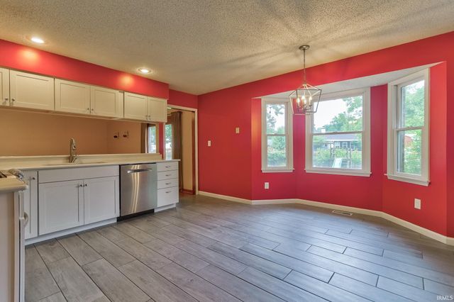 7020 Dove Court, Evansville, IN 47715