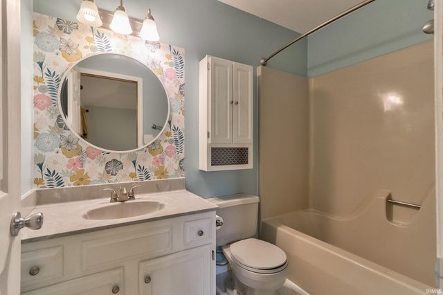 7020 Dove Court, Evansville, IN 47715